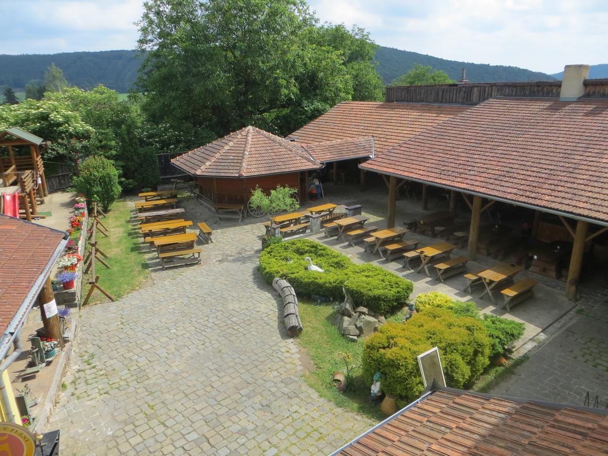 Hotel U Pastorku à Racice  Extérieur photo