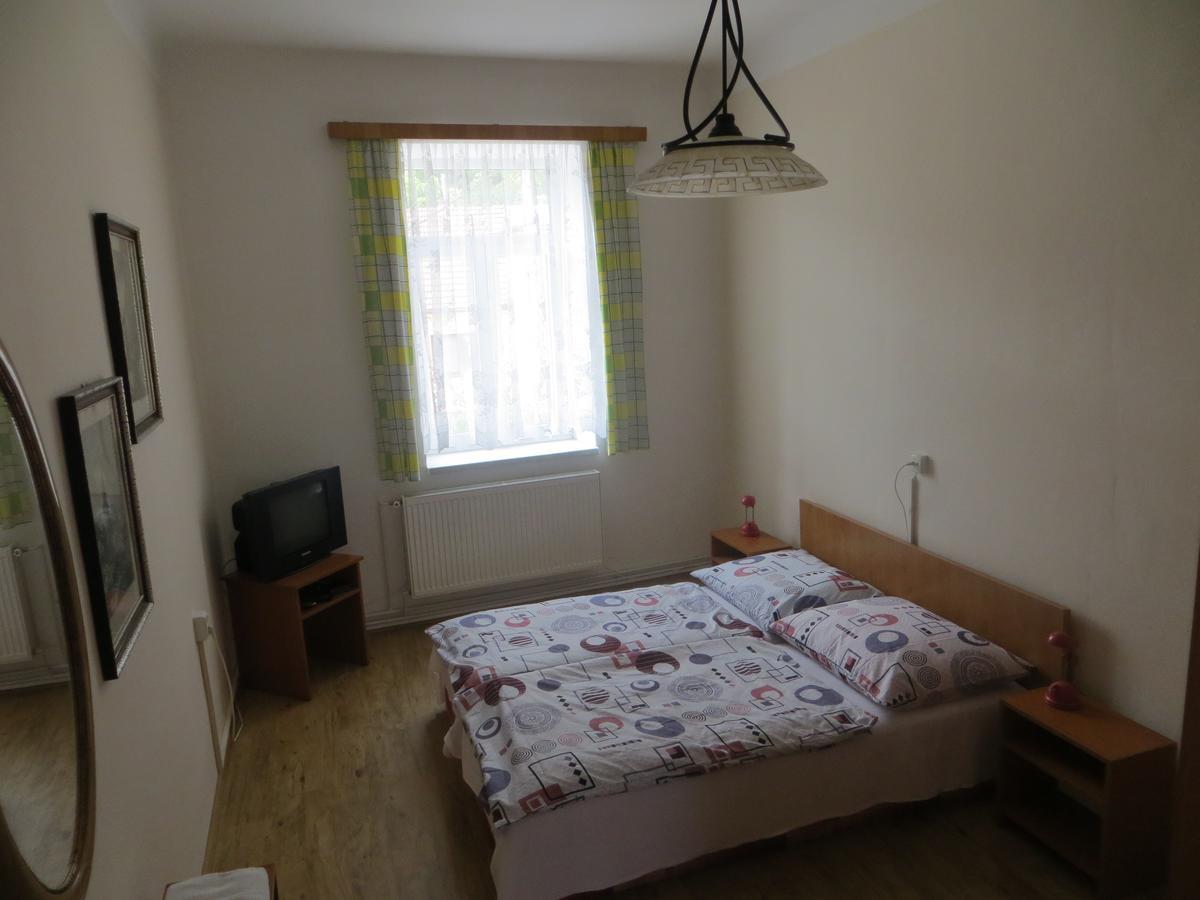 Hotel U Pastorku à Racice  Extérieur photo