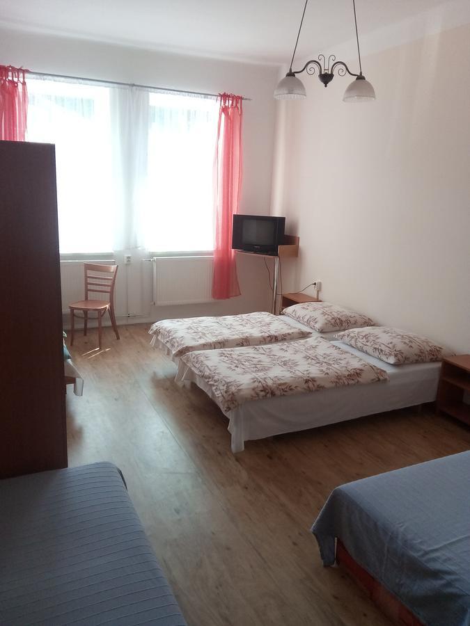 Hotel U Pastorku à Racice  Extérieur photo